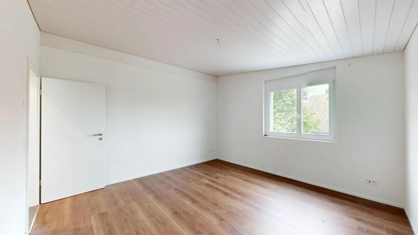 Spacious single-family home with garden, balcony, and high-quality furnishings - Photo 8 of 9