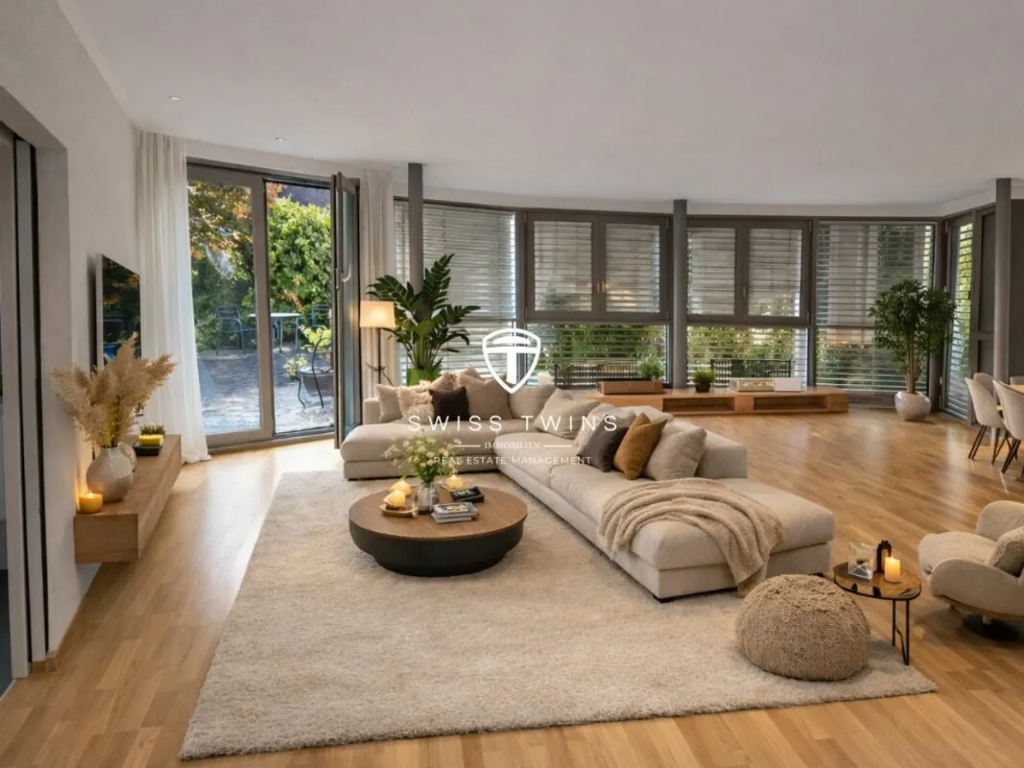 Appartement terrasse exclusif de 4,5 pièces avec terrasse de jardin et cheminée à Zurich, quartier 7 - Photo 2 sur 13