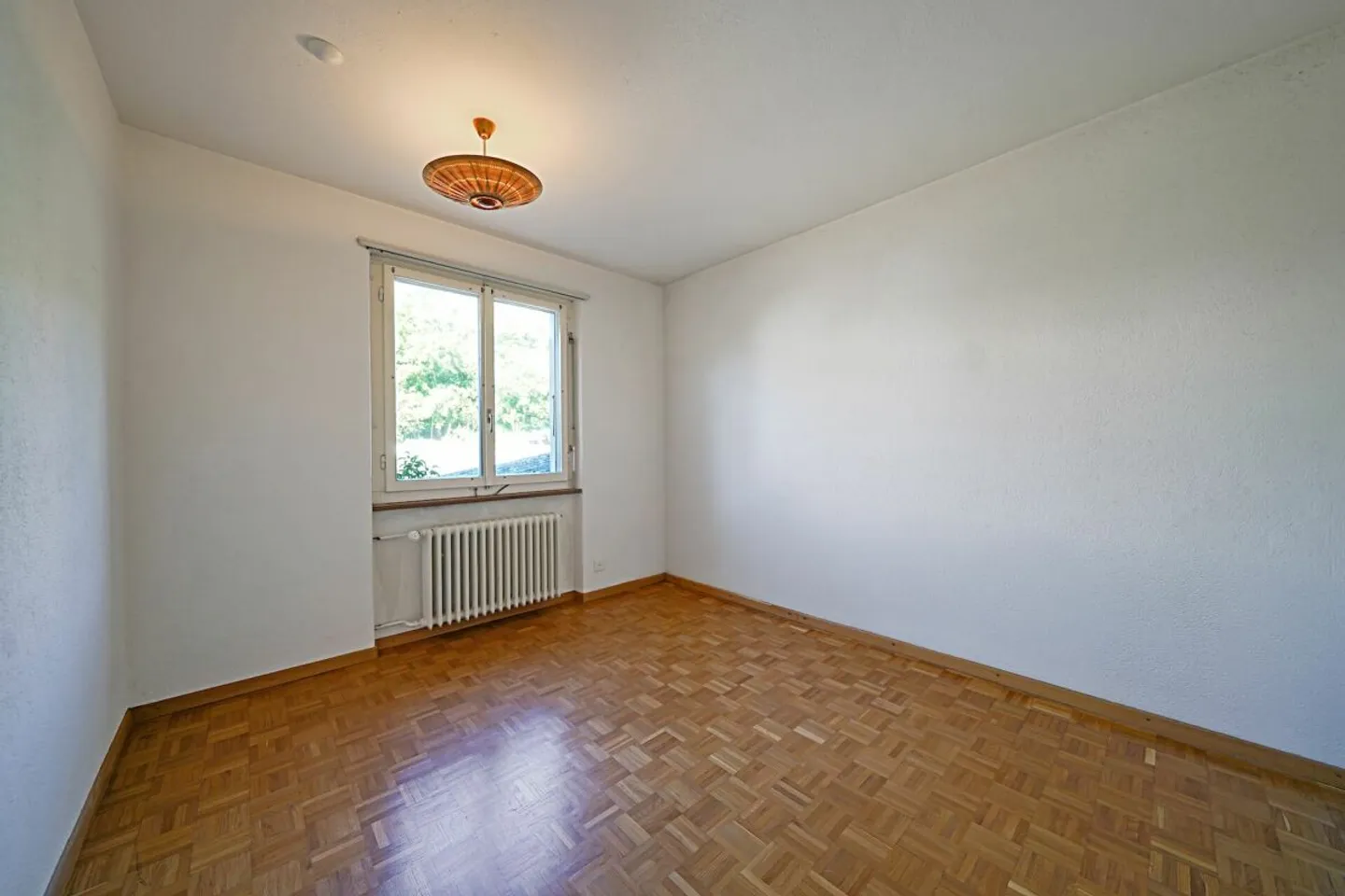 Freistehendes 5-Zimmer Einfamilienhaus an toller Lage in Meikirch - Foto 8 von 13