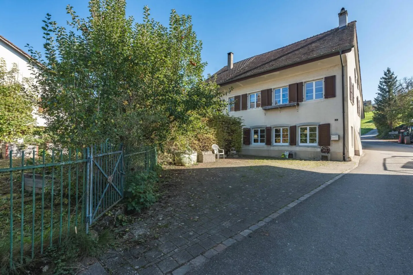 Zweifamilienhaus mit grosszügigem Grundstück - Photo 9 sur 13