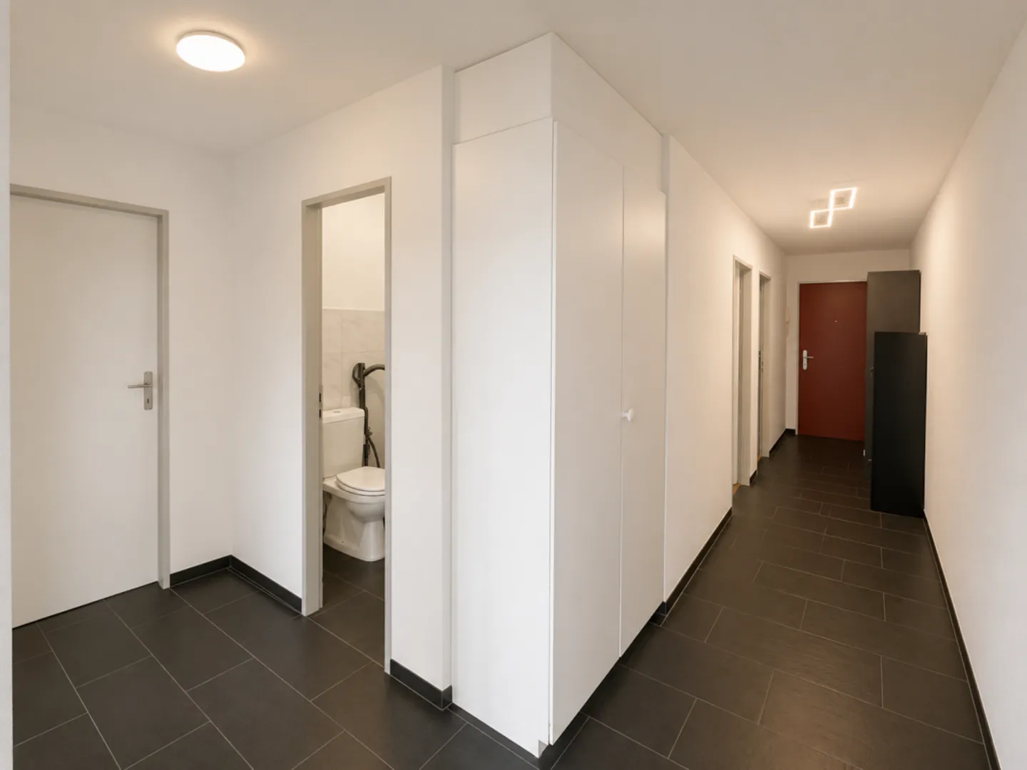 Bright 4.5 Room Apartment in a Family-Friendly Neighborhood - Photo 12 of 13