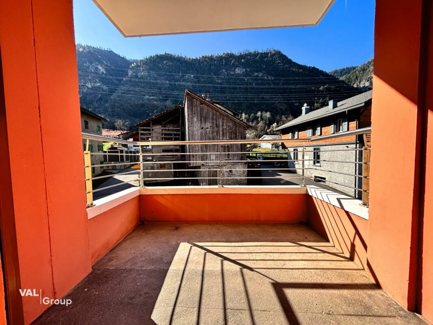 3.5 rooms on the 1st floor in the Centre of Grône - Photo 6 of 9