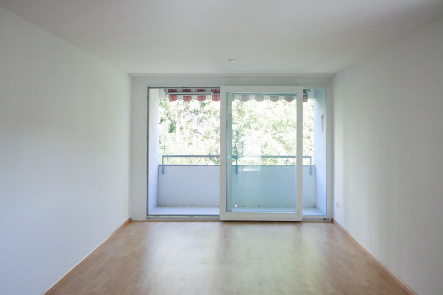 Sunny apartment with two balconies in a central location - Photo 4 of 5