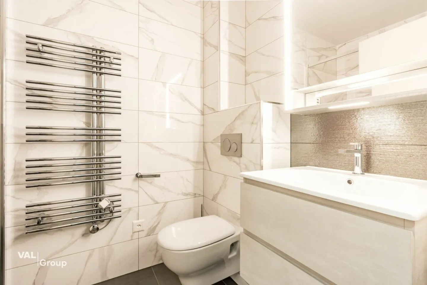 Appartamento spazioso in una casa a due unità - Foto 9 di 12