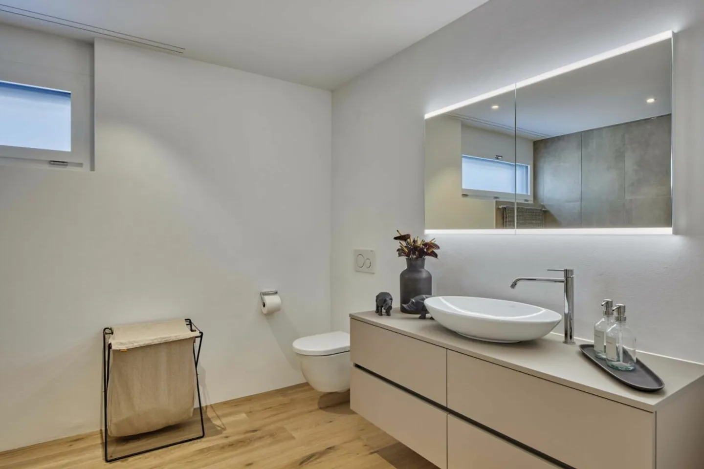 THE VIEW - AIRY TERRACE APARTMENT WITH MOUNTAIN PANORAMA - Photo 8 of 13