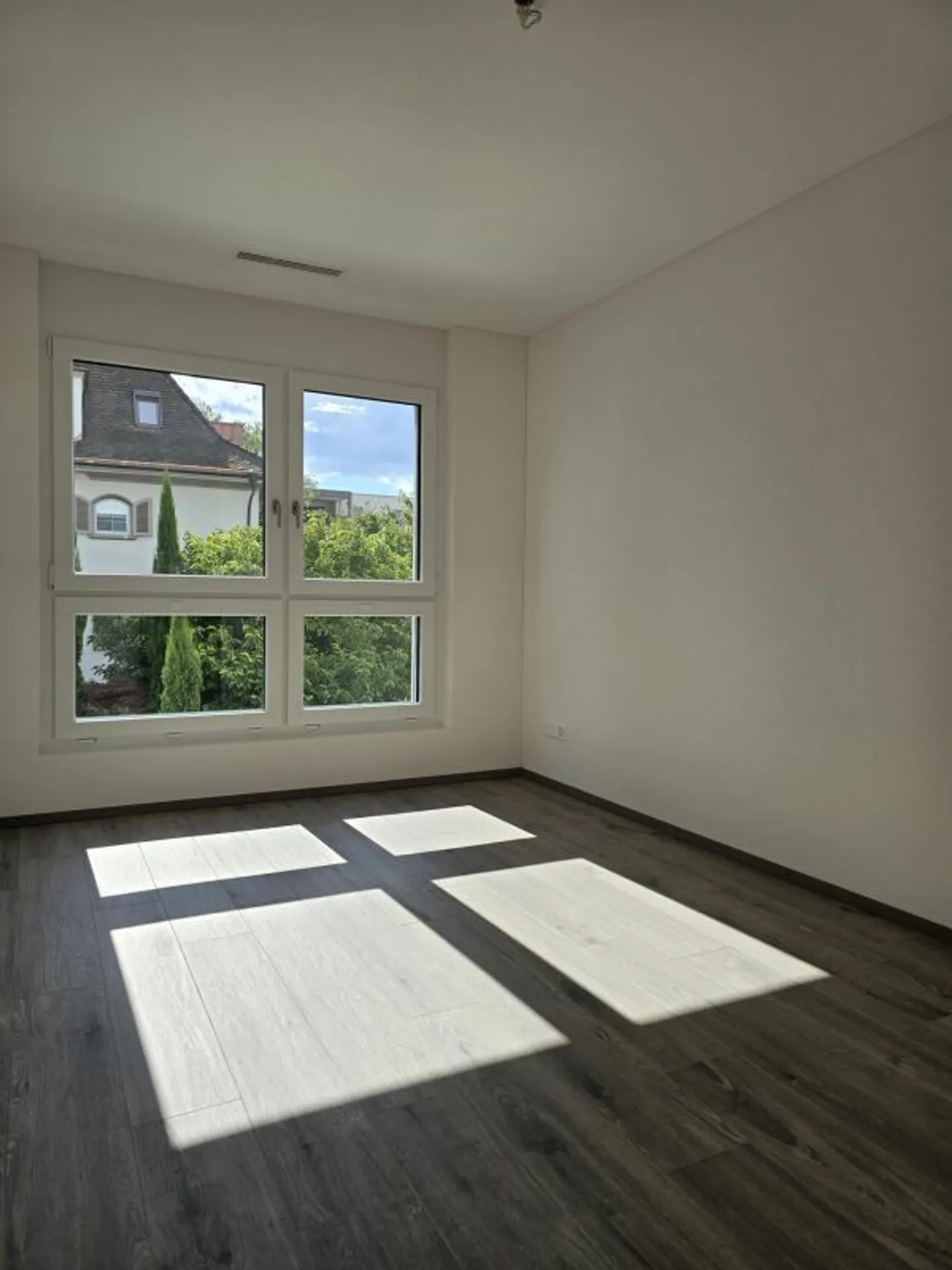 Appartement lumineux et moderne avec d'excellentes connexions de transport - Photo 8 sur 13