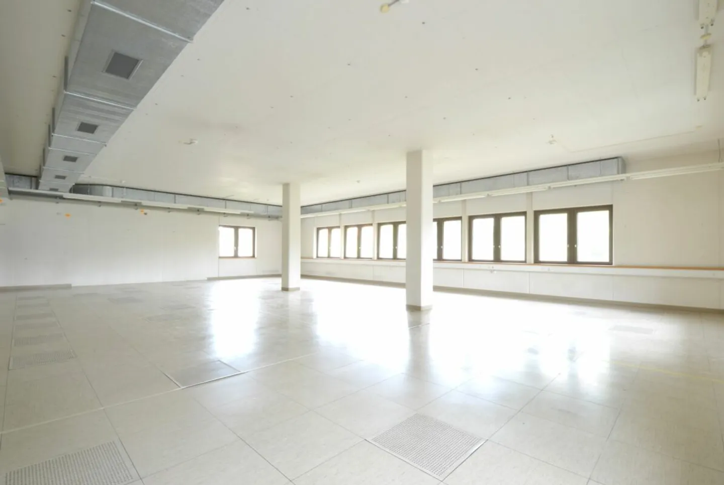 Office and practice rooms in various sizes (39, 188, 298 m²) in the center of Frauenfeld - Photo 3 of 8