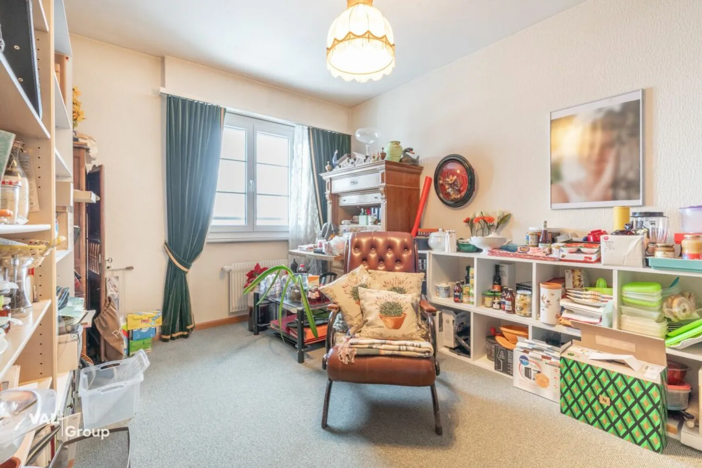 Bright attic in the heart of amenities - Photo 7 of 9