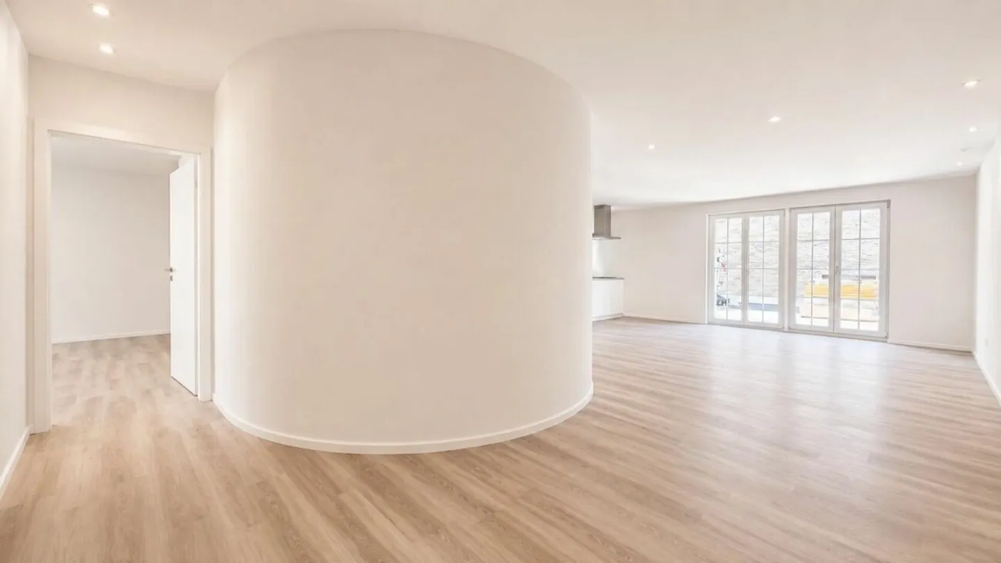Spacious Terrace Apartment in the Town Center - Photo 3 of 8