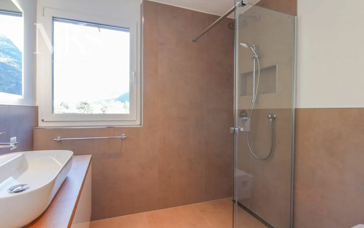 Vivere moderno in mezzo a una bellissima tranquillità eppure vicino al centro - Foto 12 di 13