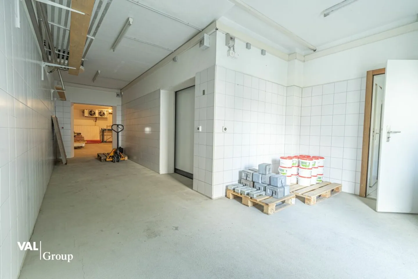 Dépôt/Entrepôt attrayant dans un emplacement central - Photo 1 sur 12