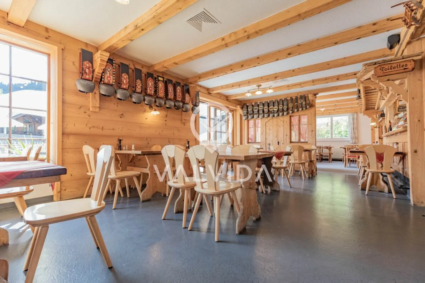 Restaurant entièrement équipé dans un emplacement privilégié de Morgins, directement à la télécabine de Portes du Soleil - Bien d'investissement avec un potentiel d'utilisation polyvalent - Photo 1 sur 13