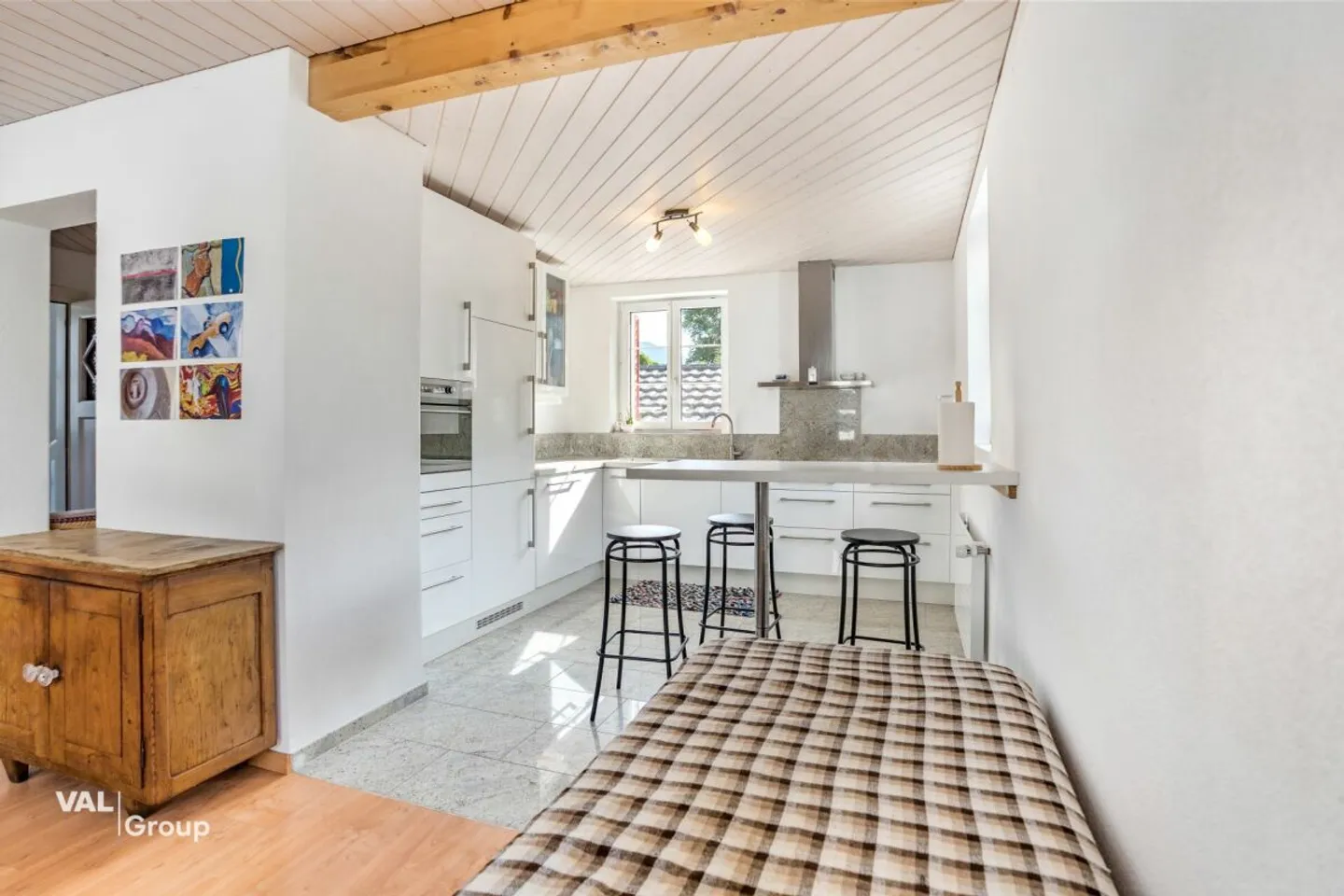 Centrally located apartment in Salgesch - Photo 2 of 7