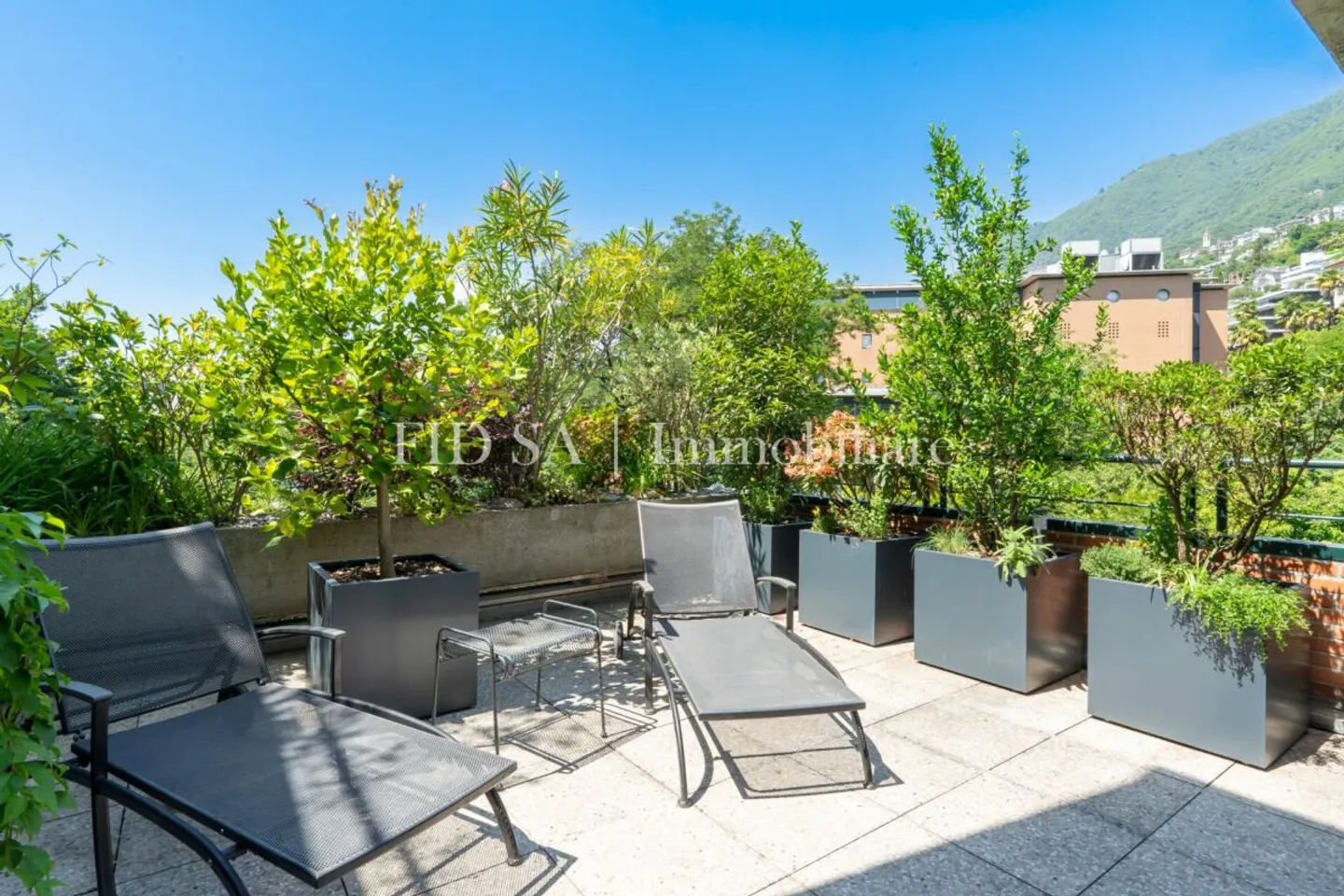 MINUSIO - Exclusive apartment with terrace immersed in greenery - Photo 2 of 12