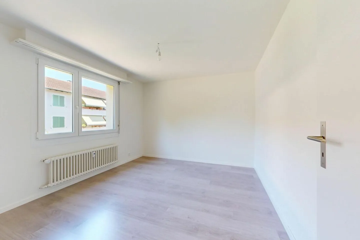 gepflegte 4.5-ZWG mit Balkon, Keller, Estrich, Waschmaschine und Parkplatz - Photo 6 of 13