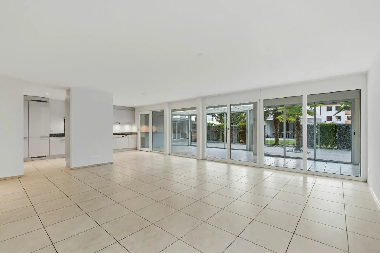 Beautiful 4.5 Room Garden Apartment with Winter Garden - Photo 4 of 13