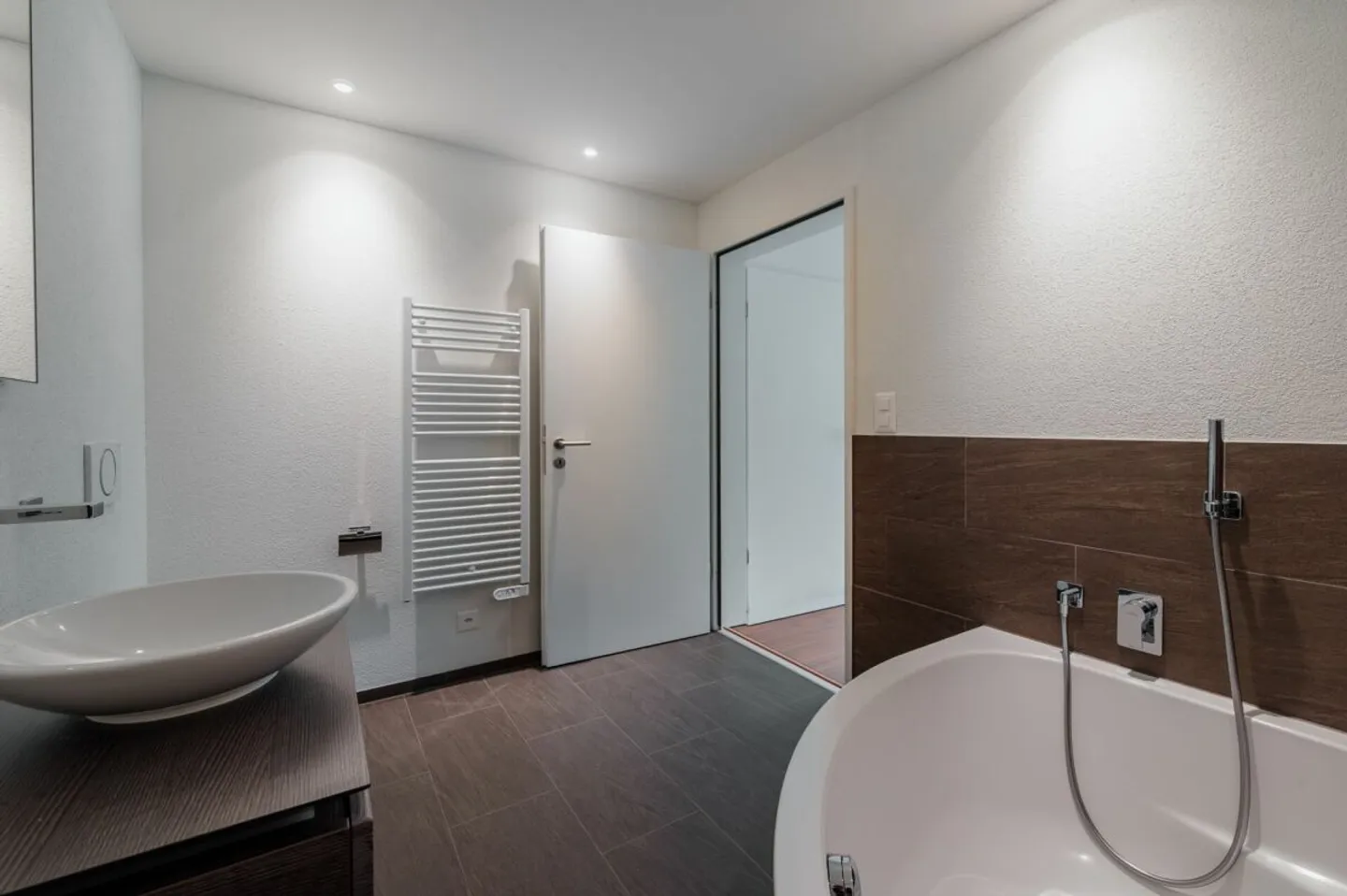 Moderne und helle 3.5- Zimmer- Wohnung mit zwei Balkonen - Photo 5 of 11