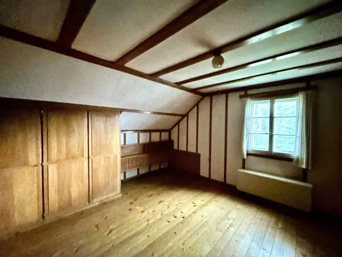 5.5-Room Single-Family House for Renovation and Design in Bettenhausen! - Photo 4 of 9