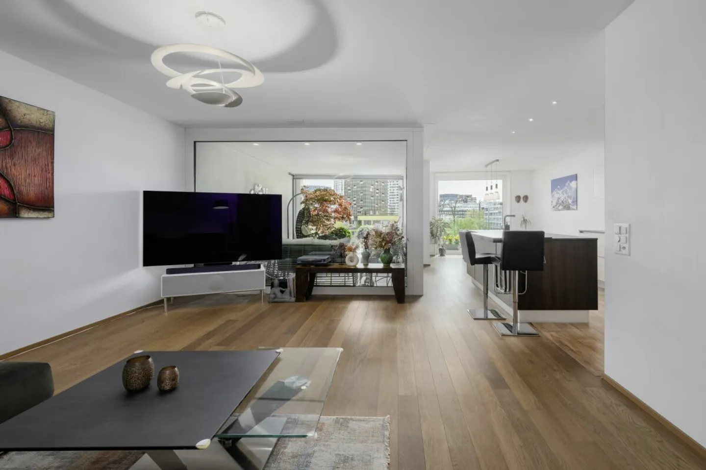 Stylish apartment with breathtaking view - Photo 4 of 8