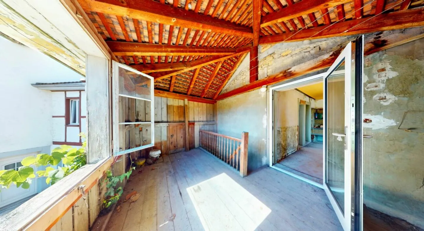 Une maison avec une histoire ! Ferme avec grange, charme et énorme potentiel - Photo 12 sur 13