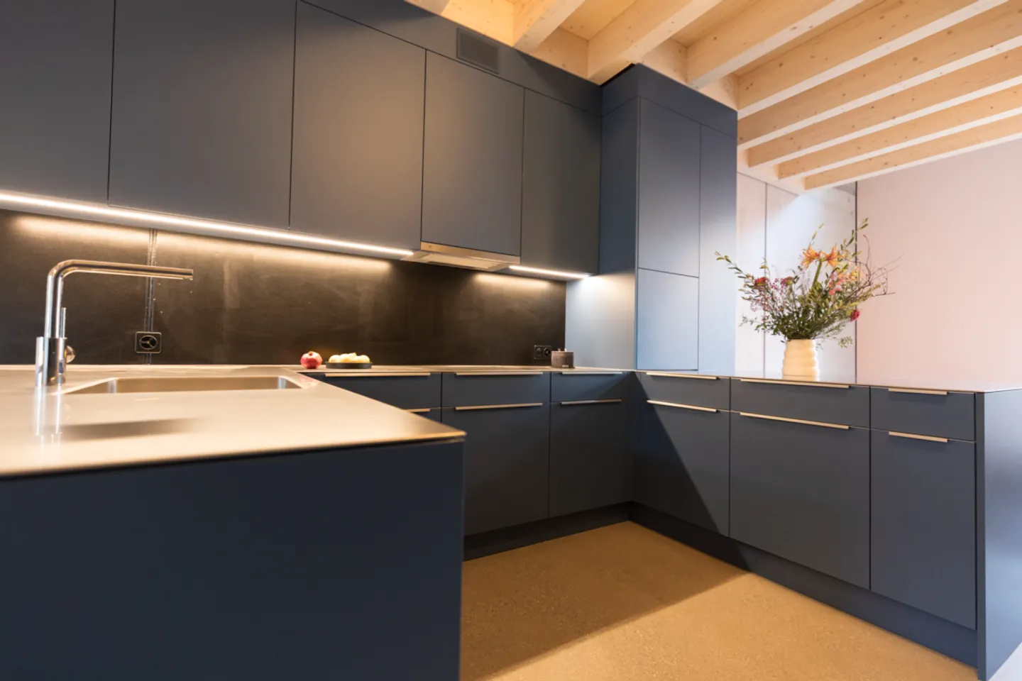 Stylish and spacious living in a modern terraced house - Photo 3 of 13