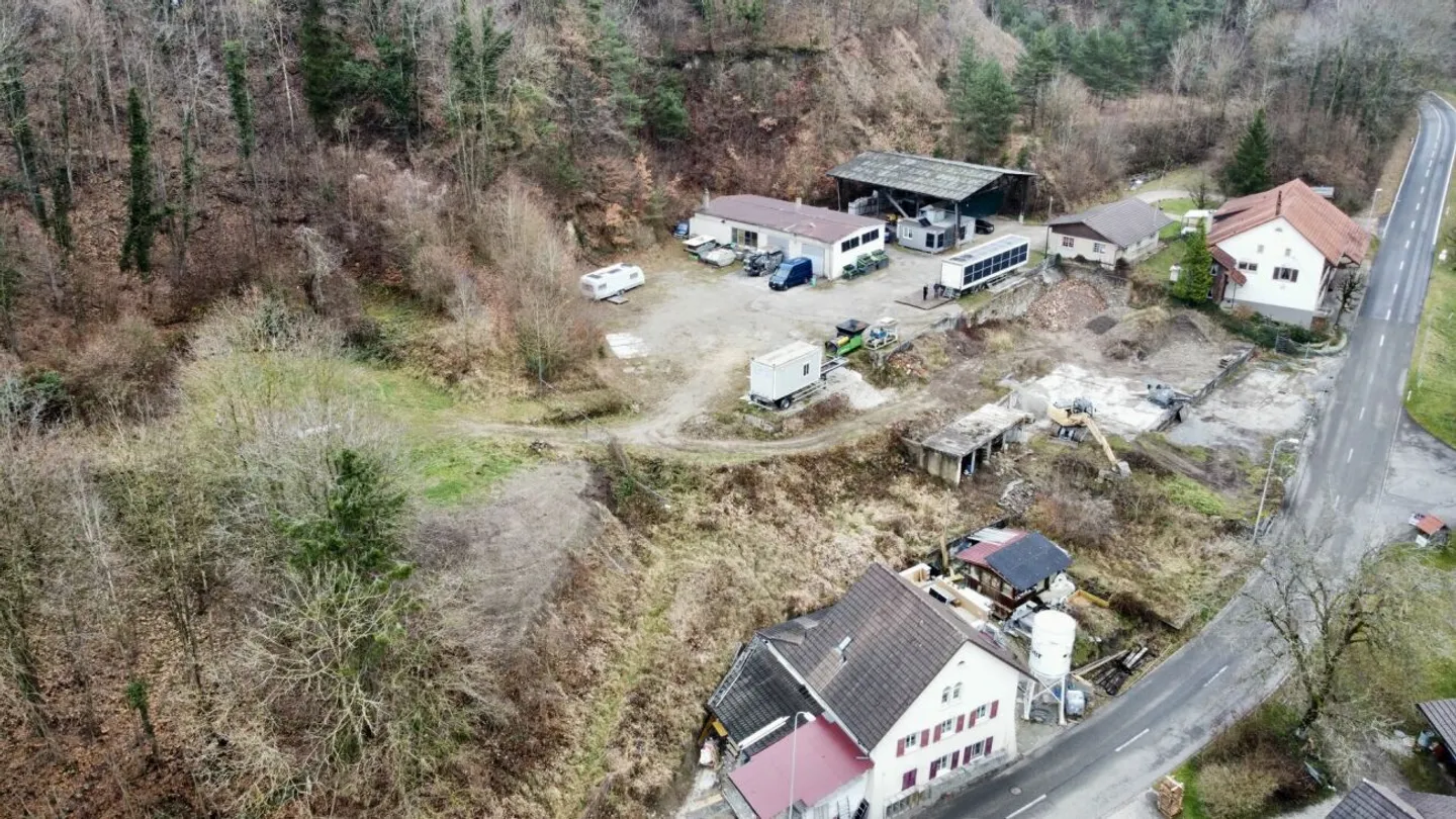 Investitori attenzione: 7.833 m² di terreno commerciale con diritti d'acqua esclusivi - Foto 1 di 10