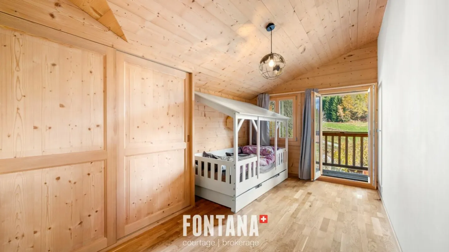 Adjacent 6-room chalet with master suite - Photo 3 of 13