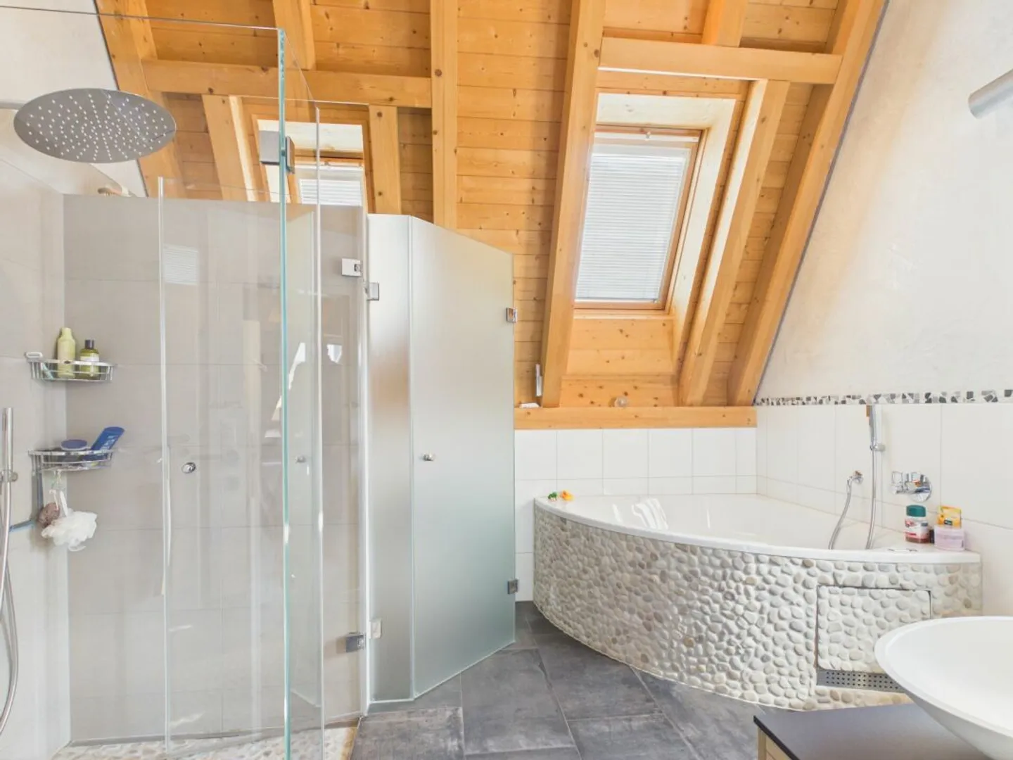 Casa unifamiliare indipendente in posizione tranquilla con vista fantastica - Foto 9 di 13