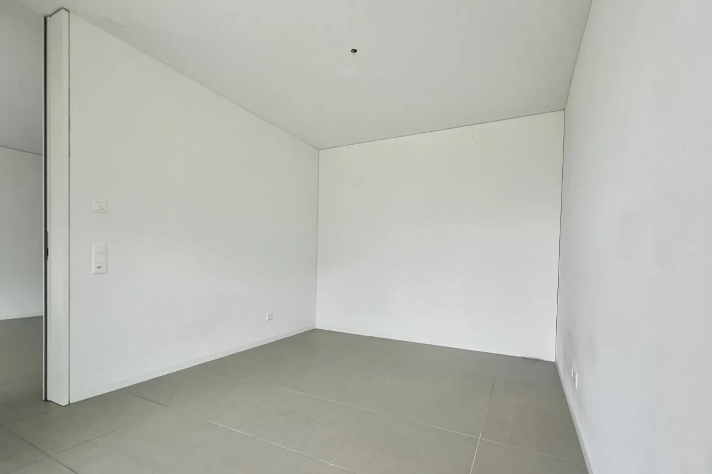 Appartamento soleggiato di 3,5 locali in un piccolo palazzo in posizione centrale - Foto 12 di 13