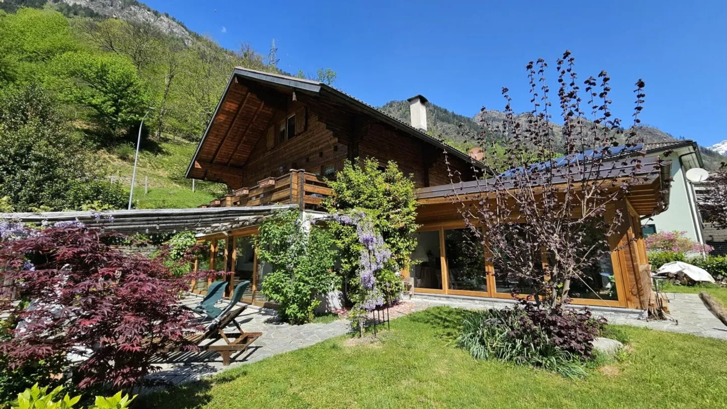 Fascinating Single-Family House in Soazza - Photo 12 of 13