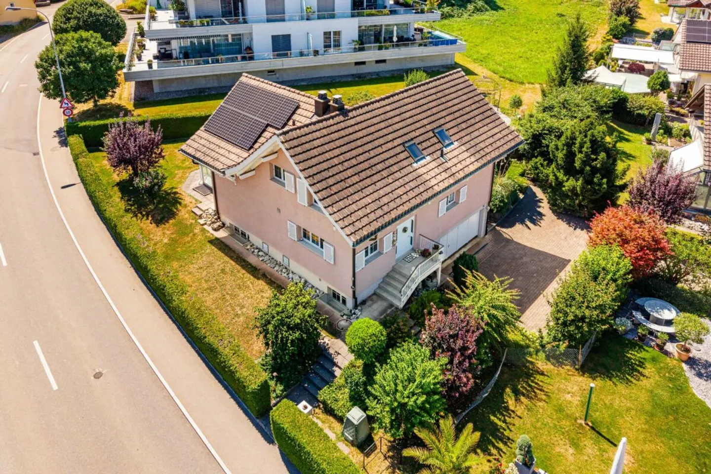 Families pay attention - Single-family house with large garden and many extras - Photo 3 of 9