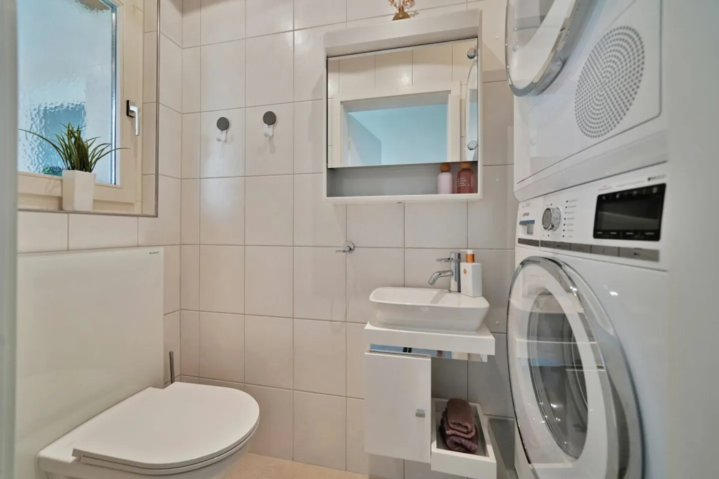 A Home to Fall in Love With - Modern 3.5-Room Attic Apartment with Charm - Photo 8 of 13