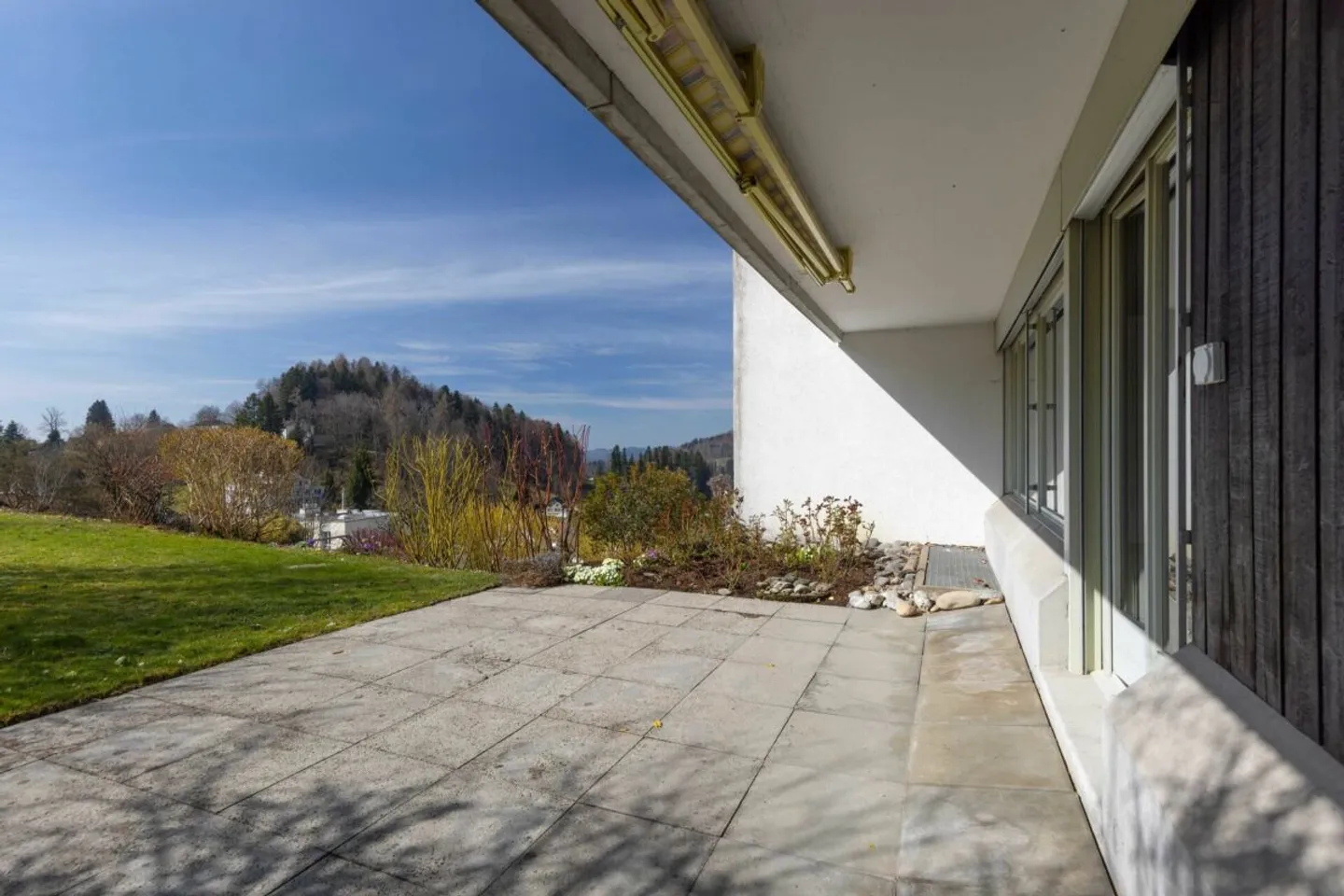 Familienfreundliches Reiheneinfamilienhaus an verkehrsarmer Lage mit schöner Aussicht - Photo 7 of 12