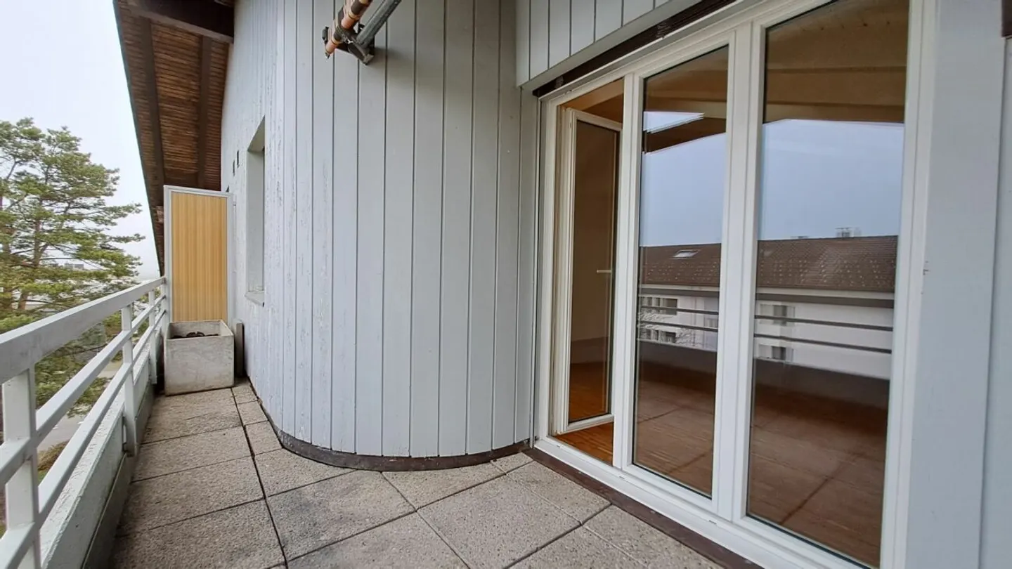 Charmante Dachwohnung mit Aussicht - Foto 10 von 11