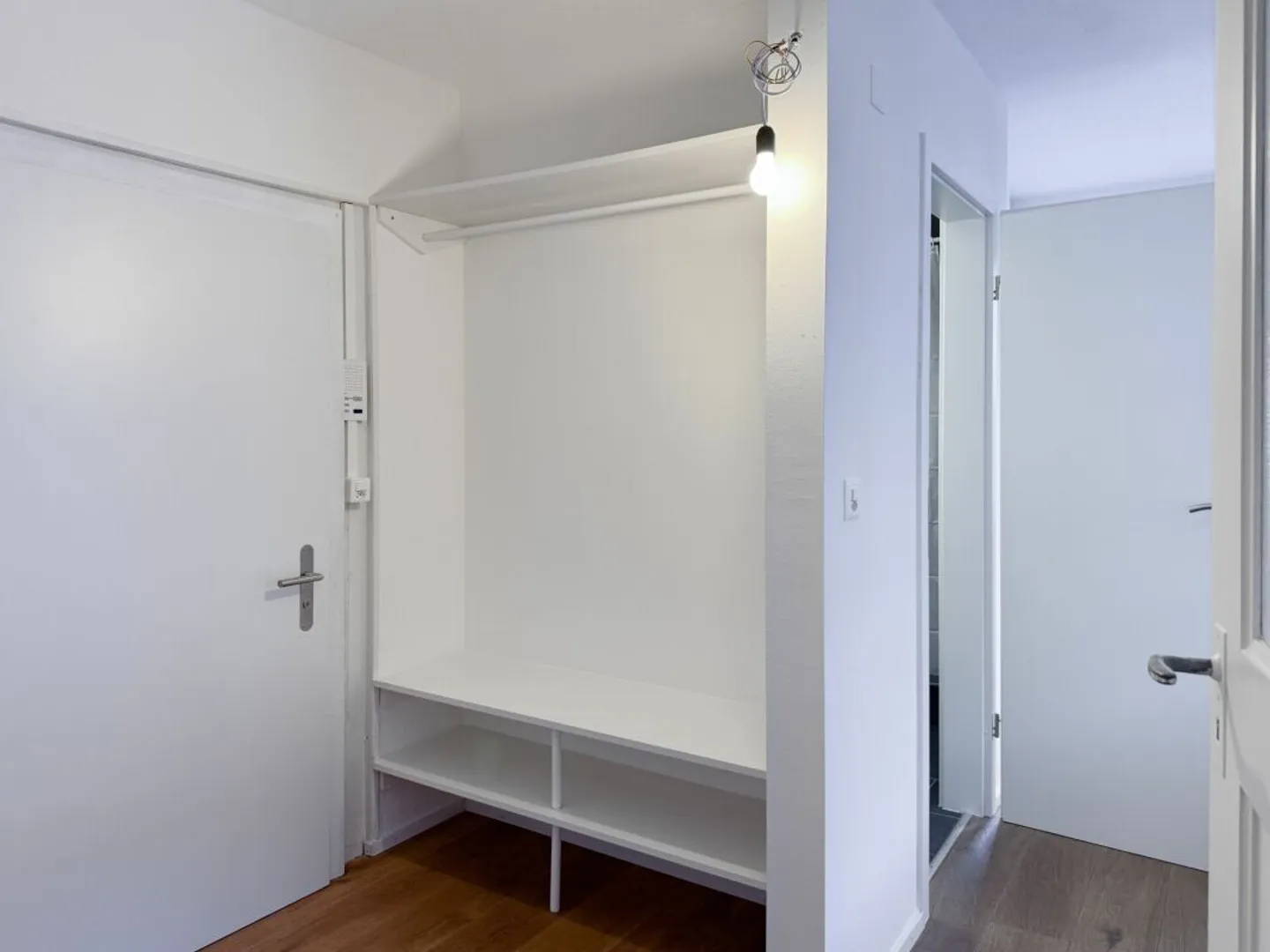 GLÄRNISCHBLICK | appartement sous les combles rénové de 2,5 pièces dans un emplacement central à Mollis GL - Photo 7 sur 11