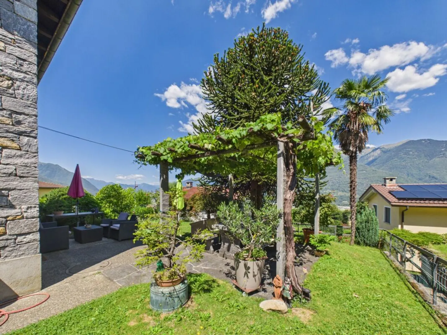 A small Ticinese gem in stone with private garden - Photo 11 of 13