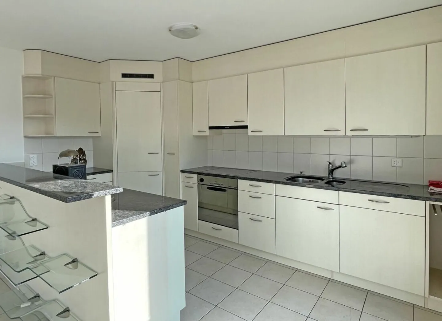 Vie spacieuse dans un emplacement ensoleillé en ville - Photo 3 sur 13