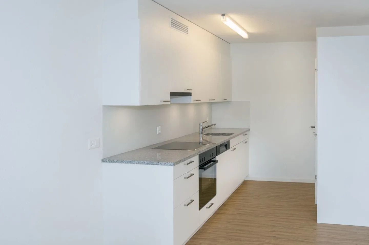 Attractive 3.5-room apartment - freshly renovated - Photo 2 of 11