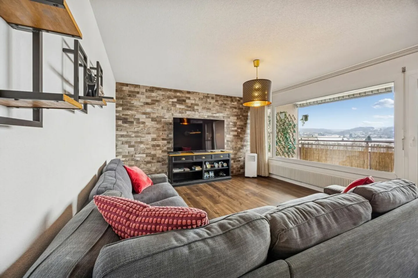 5.5-room apartment modern renovated - Photo 3 of 13