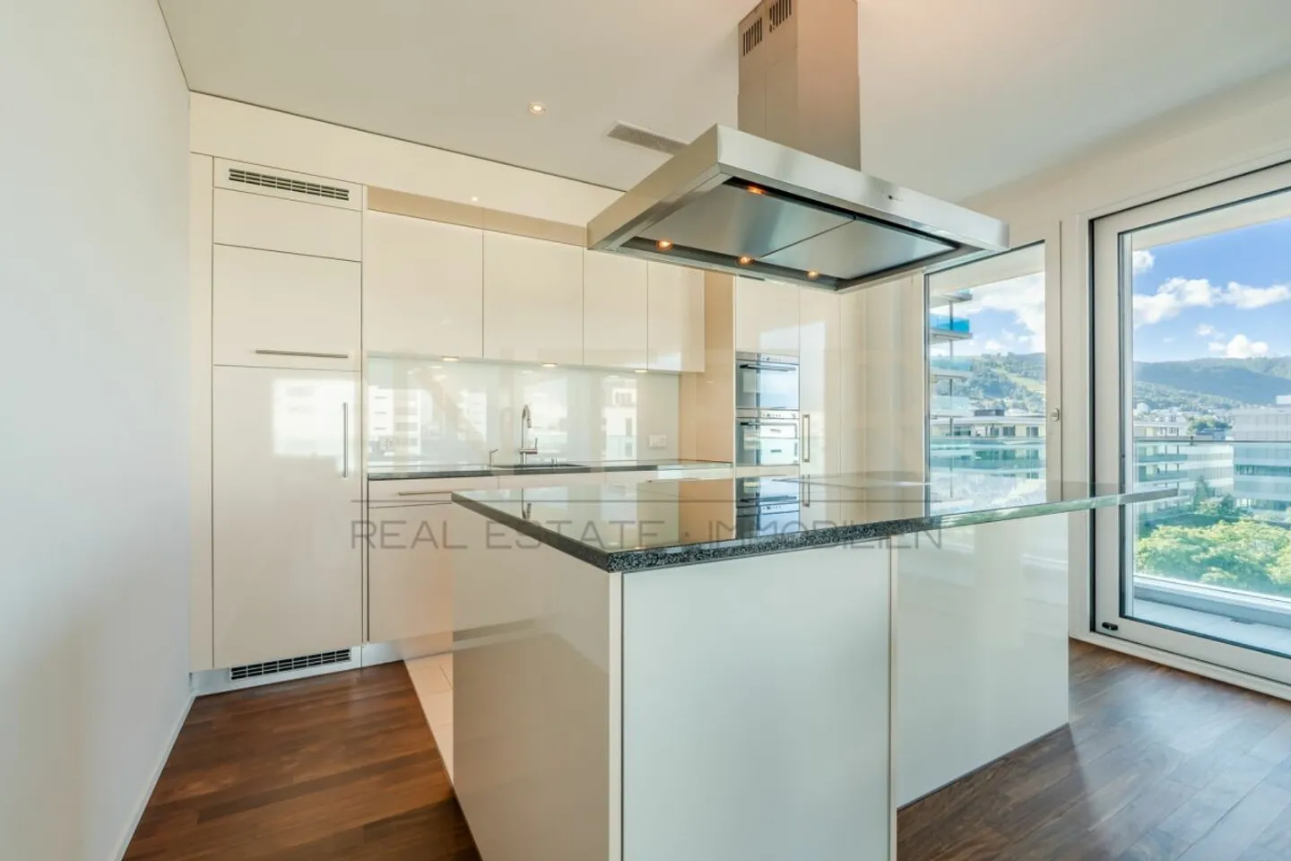 Grosszügige 5.5-Zimmerwohnung mit grossem Balkon im Feldpark Zug - Photo 7 of 13