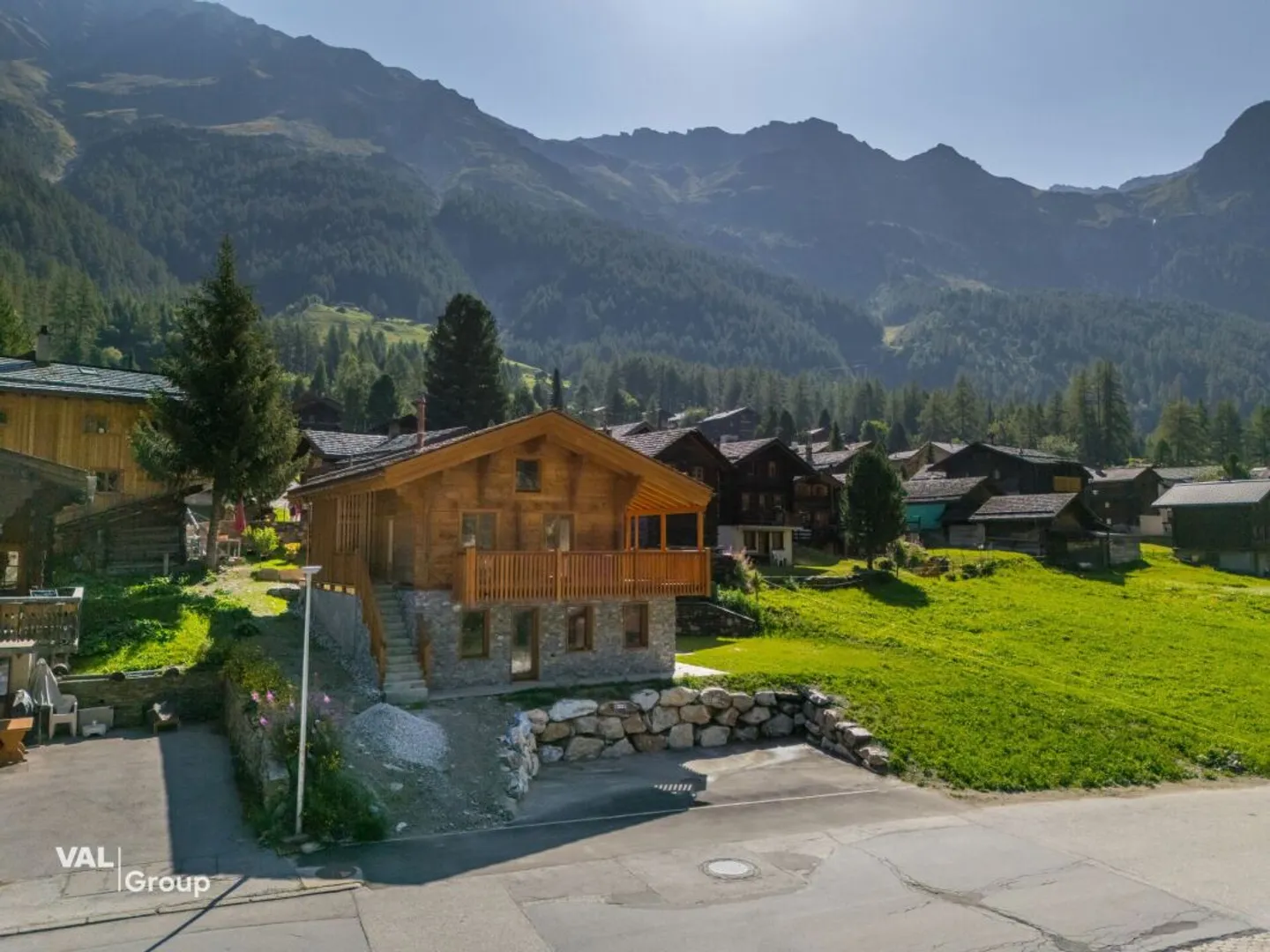Chalet affascinante con eleganza alpina in un ambiente mozzafiato - Foto 11 di 12