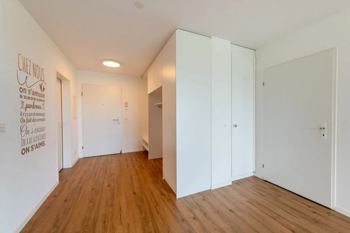 Appartement lumineux de 5,5 pièces avec terrasse et paradis vert privé - Photo 7 sur 13