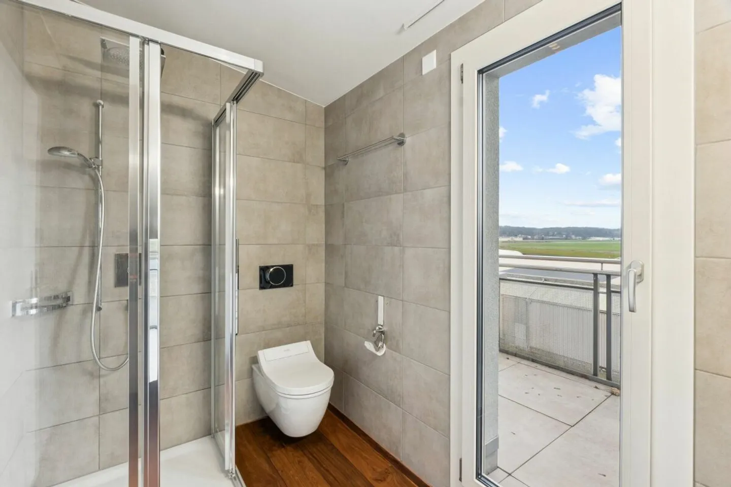 Luxurious penthouse apartment with 4 terraces, fireplace &amp; panoramic view - Photo 9 of 9