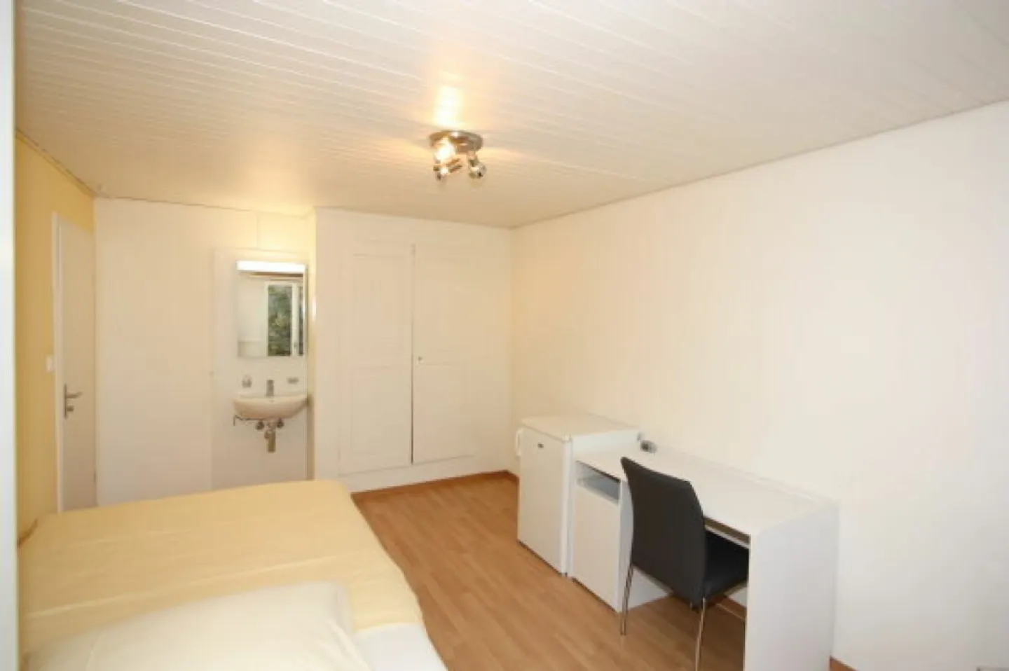 Furnished single or double room directly at Rupperswil train station - Photo 3 of 6