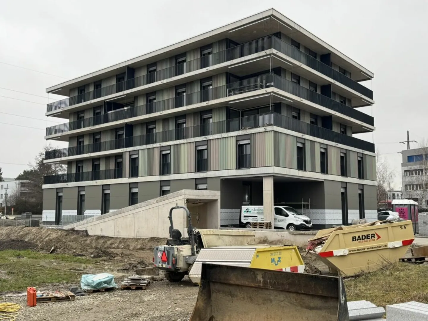 Attractive office & practice space directly at Buchs-Dällikon train station - Photo 2 of 2