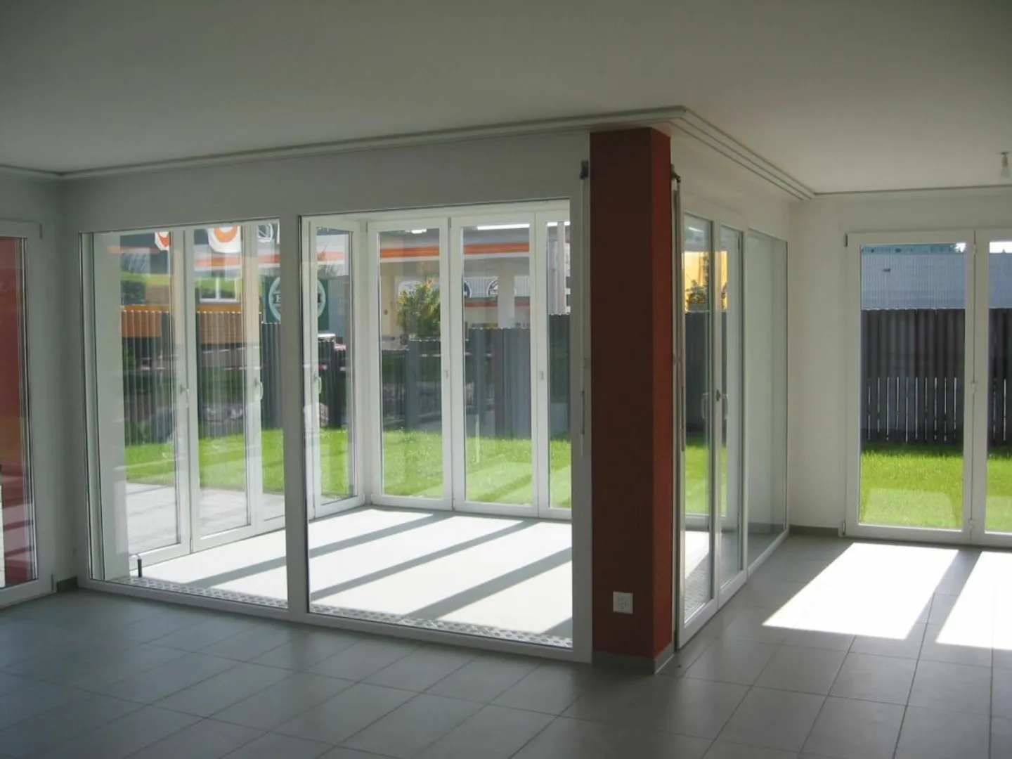 Modern 3.5 room apartment with patio in a good location - Photo 2 of 13