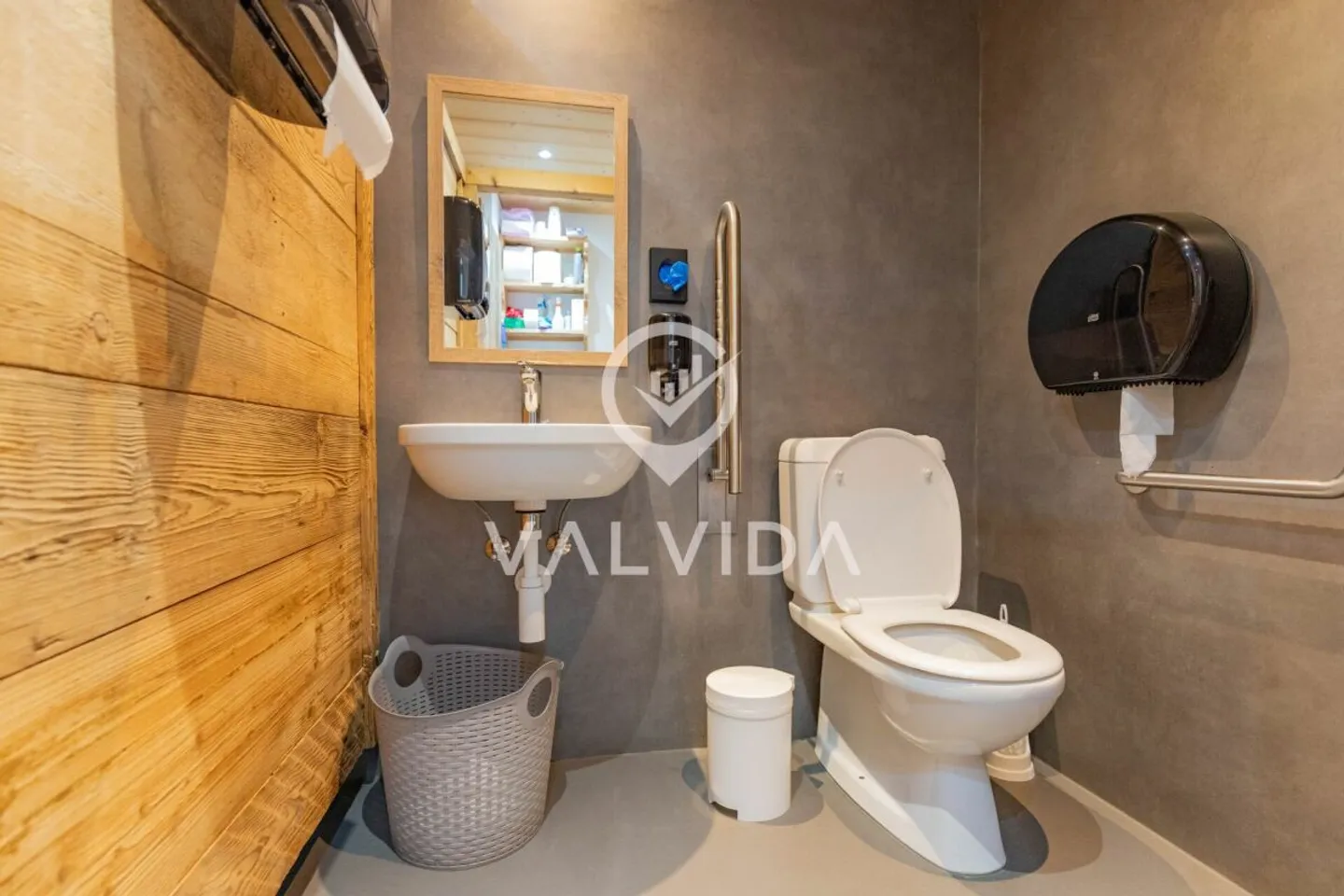 Restaurant entièrement équipé dans un emplacement privilégié de Morgins, directement à la télécabine de Portes du Soleil - Bien d'investissement avec un potentiel d'utilisation polyvalent - Photo 11 sur 13