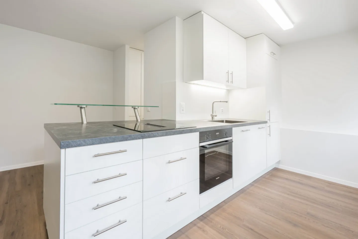 Charming, renovated 2.5-room apartment in Binningen - Photo 4 of 12