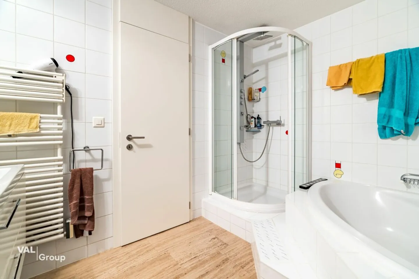 Exclusive 5.5-room terrace apartment with lift directly into the apartment - privileged location in Visp - Photo 11 of 13