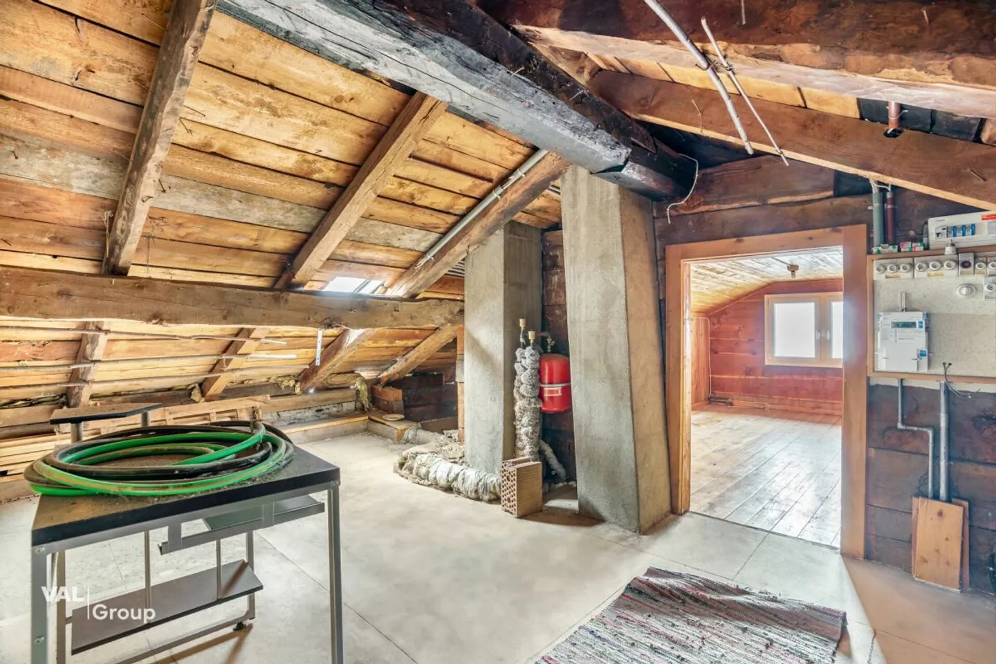 Renovated apartment in the village center with attractive additional room in the attic - Photo 10 of 13